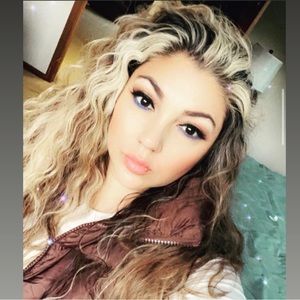 Meet your Posher, Dannette